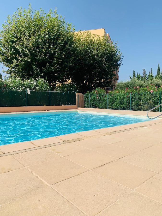 Apartment Les Rives De Valescures - Prive Parking Et Piscine